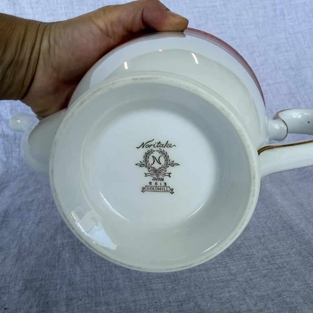 MINT! Noritake Goldhill 6613 Teapot with Lid Vintage Fine Porcelain Maroon Gold